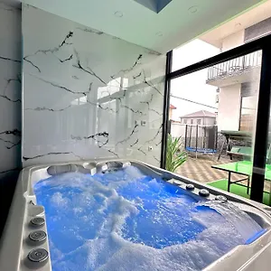 Luxmani & Hotel